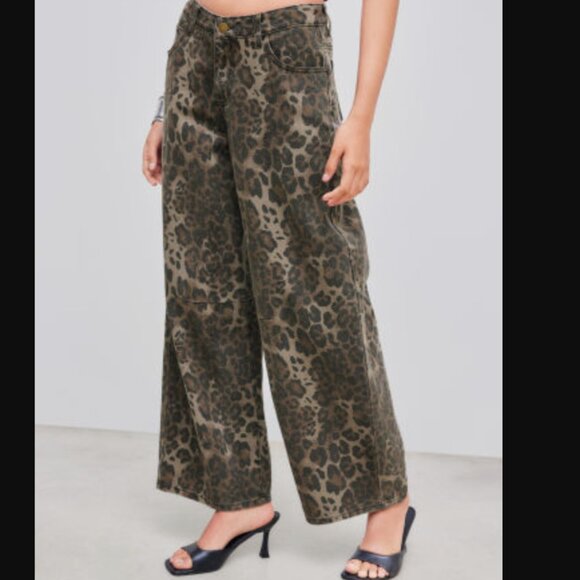 NWT Cider Denim Low Rise Leopard Barrel Leg Jeans - Picture 2 of 4